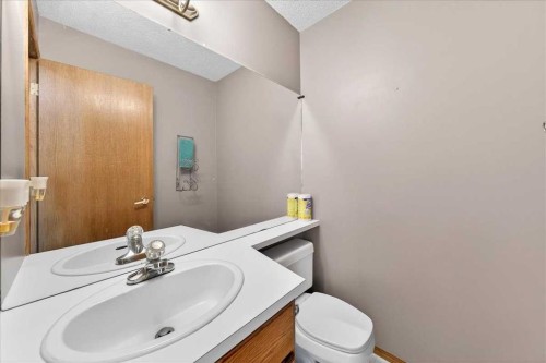 210 Shawinigan Way Sw, Calgary, AB - Indoor Photo Showing Bathroom