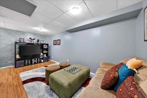 210 Shawinigan Way Sw, Calgary, AB - Indoor