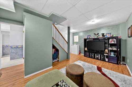 210 Shawinigan Way Sw, Calgary, AB - Indoor