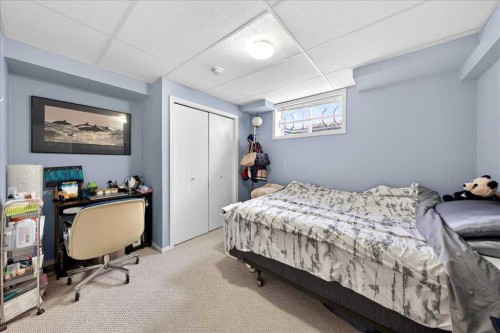 210 Shawinigan Way Sw, Calgary, AB - Indoor Photo Showing Bedroom