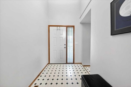 210 Shawinigan Way Sw, Calgary, AB - Indoor Photo Showing Other Room