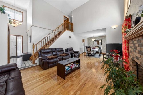 210 Shawinigan Way Sw, Calgary, AB - Indoor Photo Showing Other Room