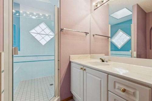 276 Hidden Valley Grove Nw, Calgary, AB - Indoor Photo Showing Bathroom
