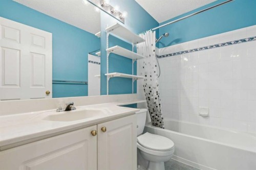 276 Hidden Valley Grove Nw, Calgary, AB - Indoor Photo Showing Bathroom