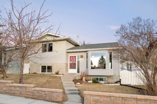 10 Carolina Drive WEST Cochrane, AB T4C 1C2