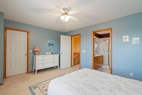 79 Scenic Gardens Nw, Calgary, AB - Indoor Photo Showing Bedroom
