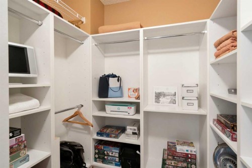 79 Scenic Gardens Nw, Calgary, AB - Indoor With Storage