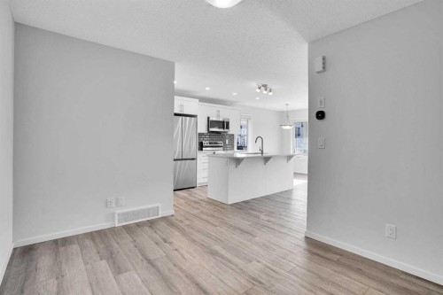 408 Windbury Link Sw, Airdrie, AB - Indoor Photo Showing Kitchen