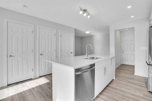 408 Windbury Link Sw, Airdrie, AB - Indoor Photo Showing Kitchen