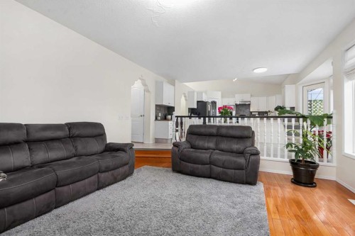 704 Woodside Drive, Airdrie, AB - Indoor Photo Showing Living Room