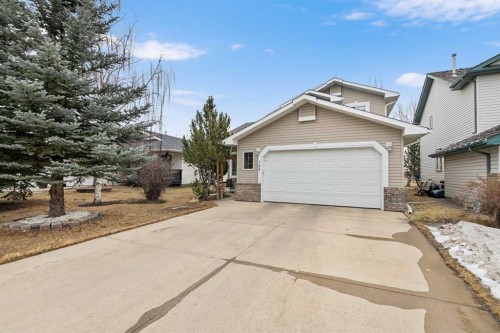 704 Woodside Drive, Airdrie, AB - Outdoor