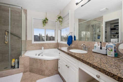 704 Woodside Drive, Airdrie, AB - Indoor Photo Showing Bathroom