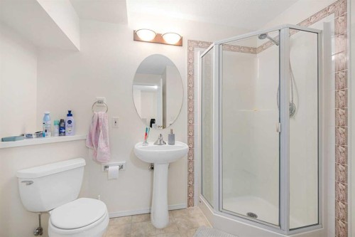 704 Woodside Drive, Airdrie, AB - Indoor Photo Showing Bathroom