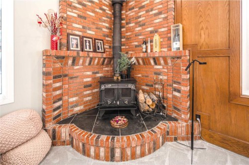 111 Edforth Place Nw, Calgary, AB - Indoor Photo Showing Other Room