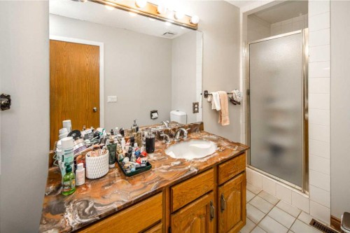 111 Edforth Place Nw, Calgary, AB - Indoor Photo Showing Bathroom