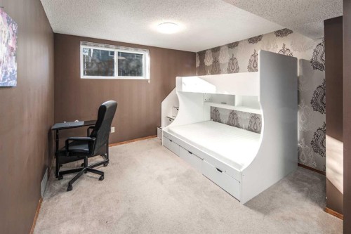 111 Edforth Place Nw, Calgary, AB - Indoor