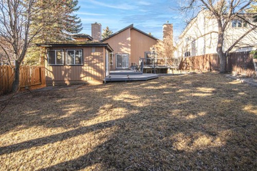 111 Edforth Place Nw, Calgary, AB - Outdoor