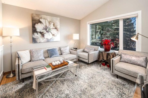 111 Edforth Place Nw, Calgary, AB - Indoor Photo Showing Living Room