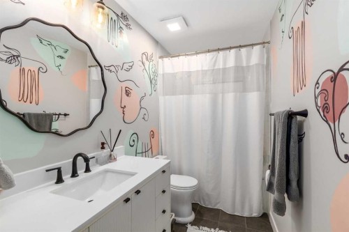 1414 Shawnee Drive, Calgary, AB - Indoor Photo Showing Bathroom