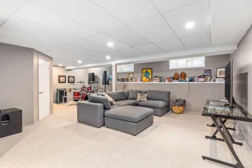 1414 Shawnee Drive, Calgary, AB - Indoor Photo Showing Other Room