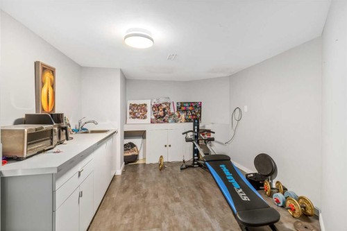 1414 Shawnee Drive, Calgary, AB - Indoor Photo Showing Gym Room