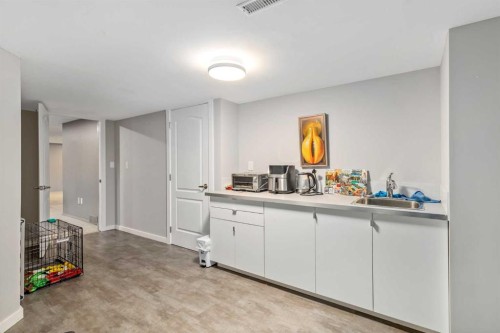 1414 Shawnee Drive, Calgary, AB - Indoor Photo Showing Bathroom