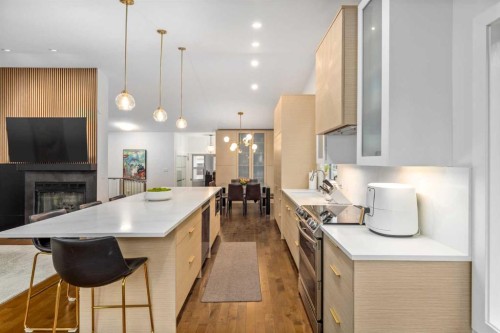 1414 Shawnee Drive, Calgary, AB - Indoor Photo Showing Kitchen With Upgraded Kitchen