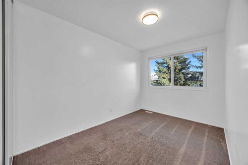 33-219 90 Avenue Se, Calgary, AB - Indoor Photo Showing Other Room