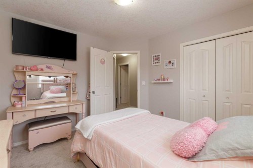 86 Cougarstone Court Sw, Calgary, AB - Indoor Photo Showing Bedroom