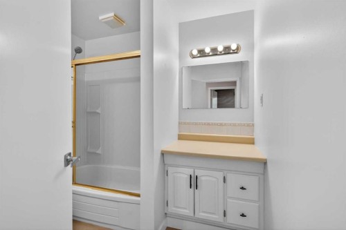 5923 Centre Street Nw, Calgary, AB - Indoor