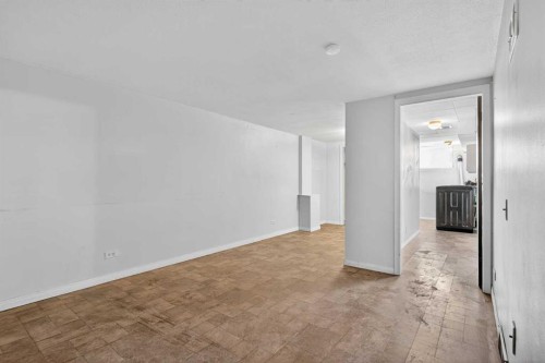 5923 Centre Street Nw, Calgary, AB - Indoor Photo Showing Other Room