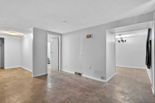 5923 Centre Street Nw, Calgary, AB - Indoor Photo Showing Other Room