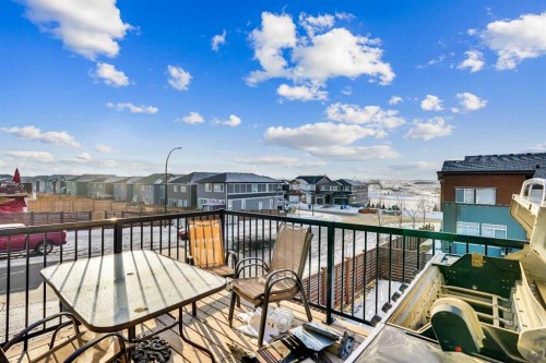 210 Lucas Close Nw, Calgary, AB - Outdoor