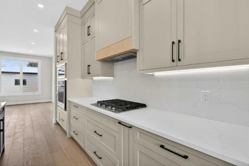 1137 41 Street Sw, Calgary, AB - Indoor Photo Showing Kitchen With Upgraded Kitchen