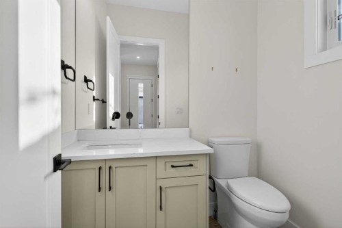 1137 41 Street Sw, Calgary, AB - Indoor Photo Showing Bathroom