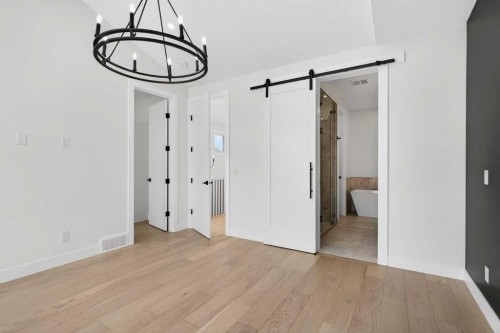 1137 41 Street Sw, Calgary, AB - Indoor Photo Showing Other Room