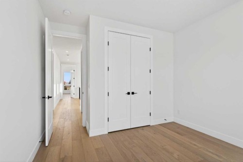 1137 41 Street Sw, Calgary, AB - Indoor Photo Showing Other Room