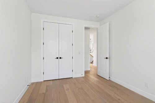 1137 41 Street Sw, Calgary, AB - Indoor Photo Showing Other Room