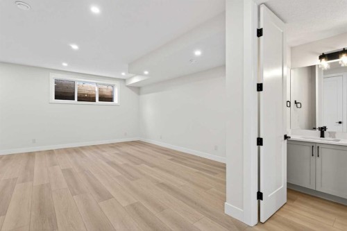 1137 41 Street Sw, Calgary, AB - Indoor Photo Showing Other Room