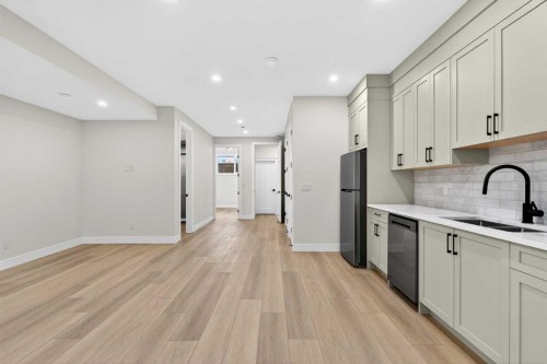 1137 41 Street Sw, Calgary, AB - Indoor Photo Showing Kitchen With Double Sink