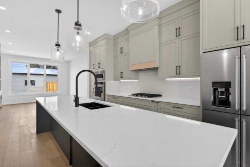 1137 41 Street Sw, Calgary, AB - Indoor Photo Showing Kitchen With Double Sink With Upgraded Kitchen