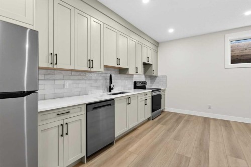 1137 41 Street Sw, Calgary, AB - Indoor Photo Showing Kitchen