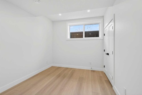 1137 41 Street Sw, Calgary, AB - Indoor Photo Showing Other Room