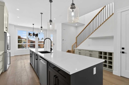 1137 41 Street Sw, Calgary, AB - Indoor Photo Showing Kitchen With Upgraded Kitchen