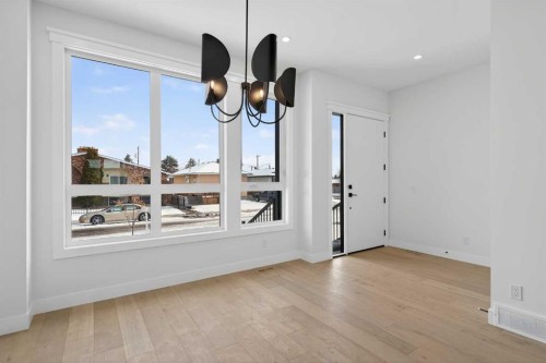 1137 41 Street Sw, Calgary, AB - Indoor Photo Showing Other Room