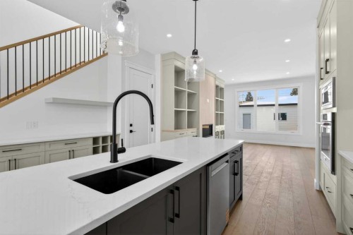 1137 41 Street Sw, Calgary, AB - Indoor Photo Showing Kitchen With Double Sink With Upgraded Kitchen