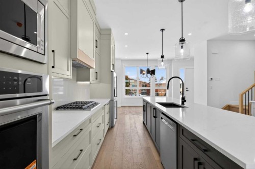 1137 41 Street Sw, Calgary, AB - Indoor Photo Showing Kitchen With Upgraded Kitchen