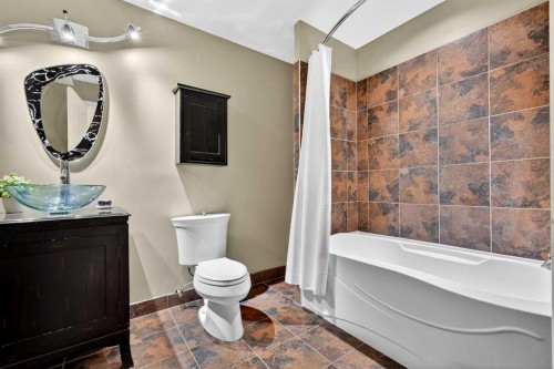 12069 Valley Ridge Drive Nw, Calgary, AB - Indoor Photo Showing Bathroom