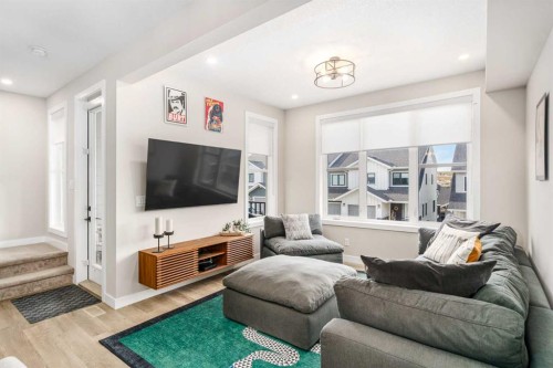 915 Crestridge Common Sw, Calgary, AB - Indoor Photo Showing Living Room