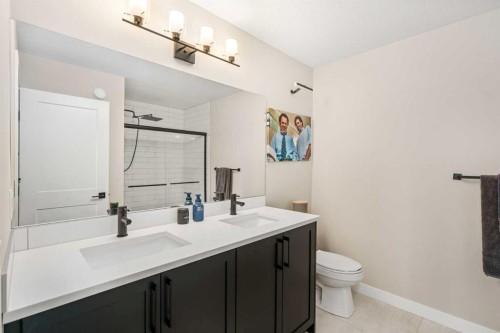 915 Crestridge Common Sw, Calgary, AB - Indoor Photo Showing Bathroom